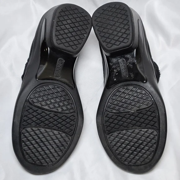 Bzees Enlighten Everyday Black Textured Slip On Booties Shooties Size 8.5 - Picture 10 of 14